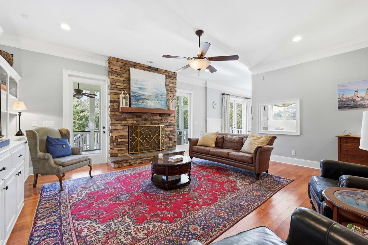 2216 Beckenham Drive Photo 6