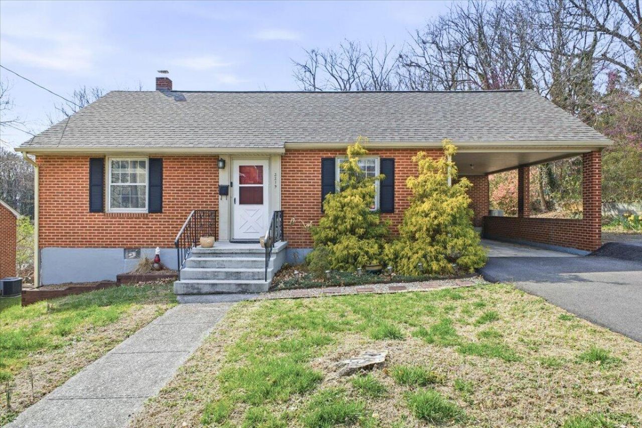 2219 Langdon Rd Sw, Roanoke, VA 24015 Main Photo