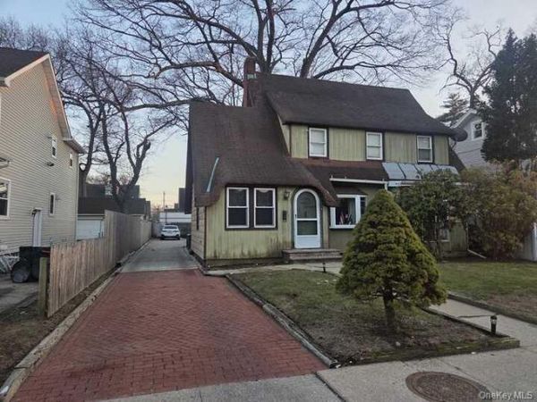 111 W Centennial Avenue , Roosevelt, NY 11575