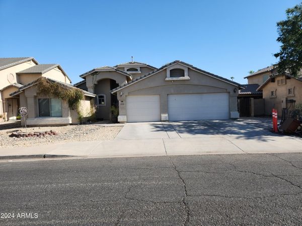 3925 W KINGS Avenue, Phoenix, AZ 85053