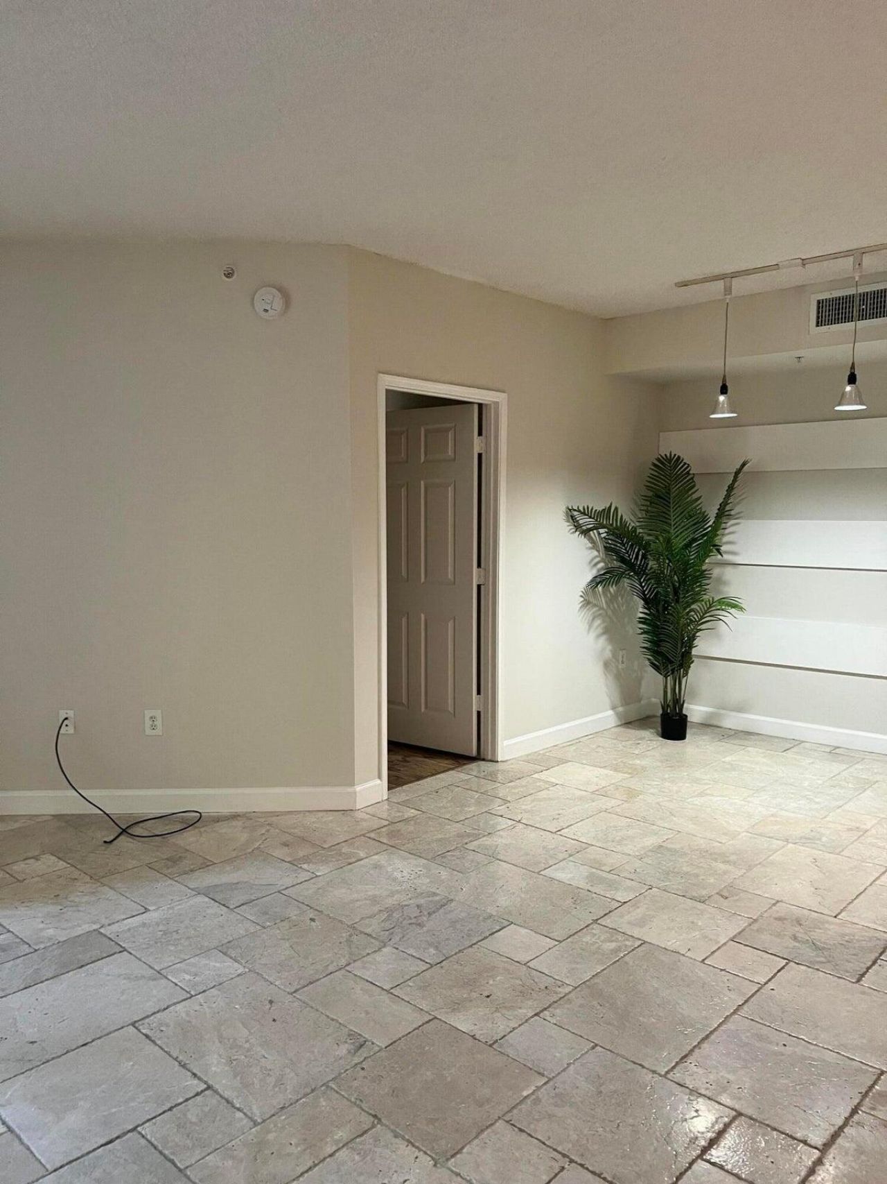 720 S Sapodilla Avenue, Unit 206, West Palm Beach, FL 33401 Photo