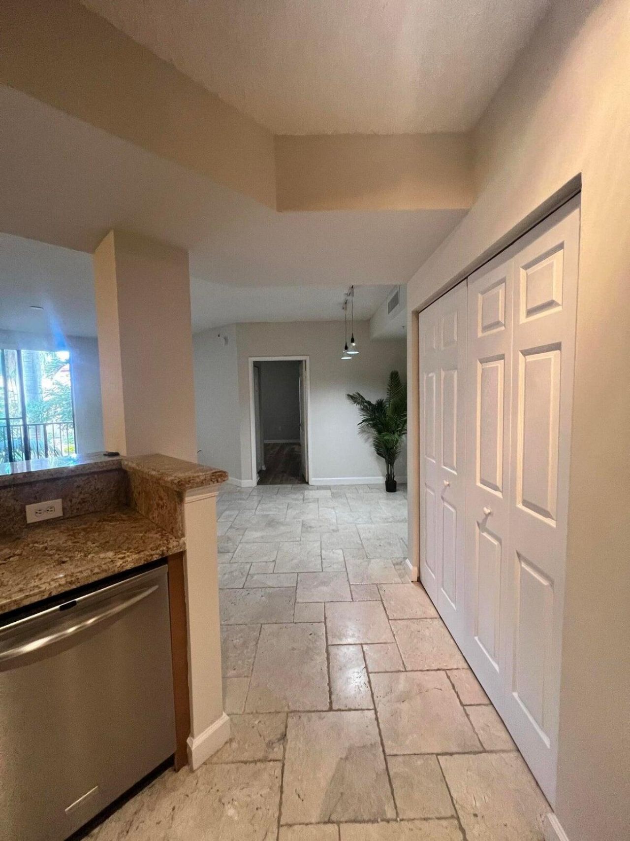720 S Sapodilla Avenue, Unit 206, West Palm Beach, FL 33401 Photo