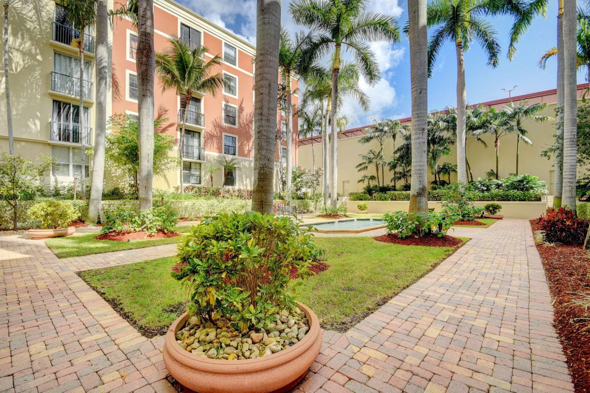 720 S Sapodilla Avenue, Unit 206, West Palm Beach, FL 33401 Photo