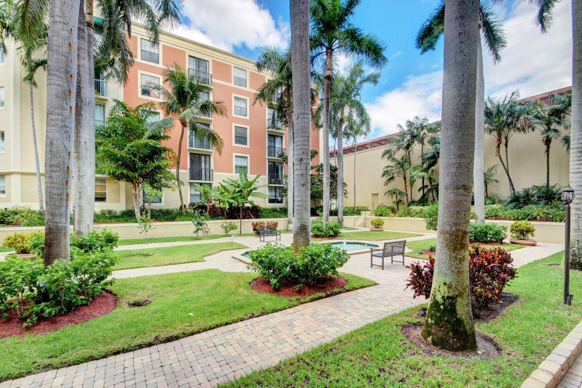 720 S Sapodilla Avenue, Unit 206, West Palm Beach, FL 33401 Photo