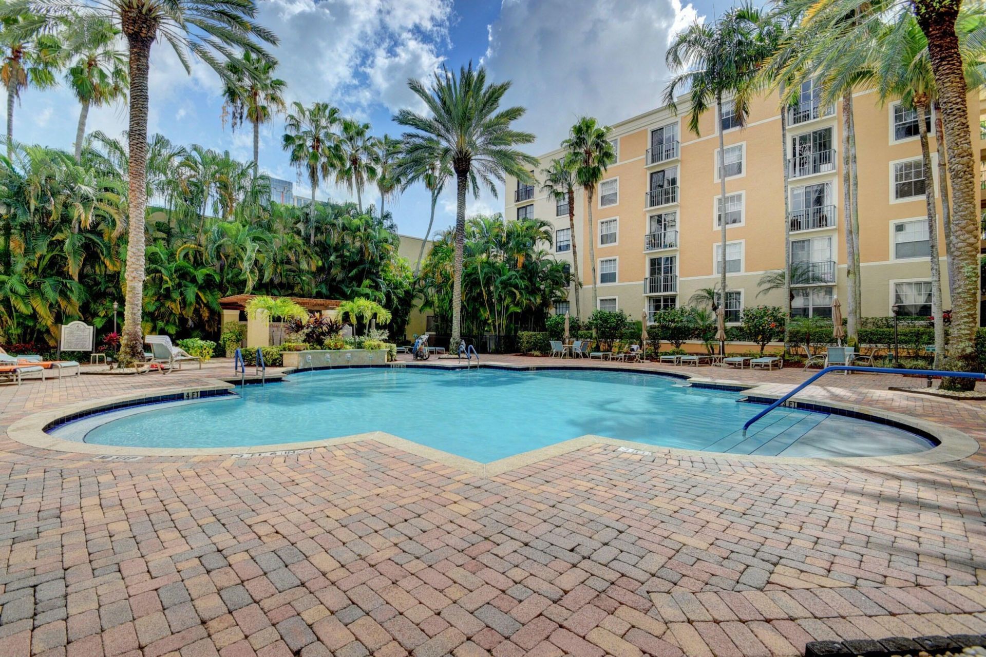 720 S Sapodilla Avenue, Unit 206, West Palm Beach, FL 33401 Photo