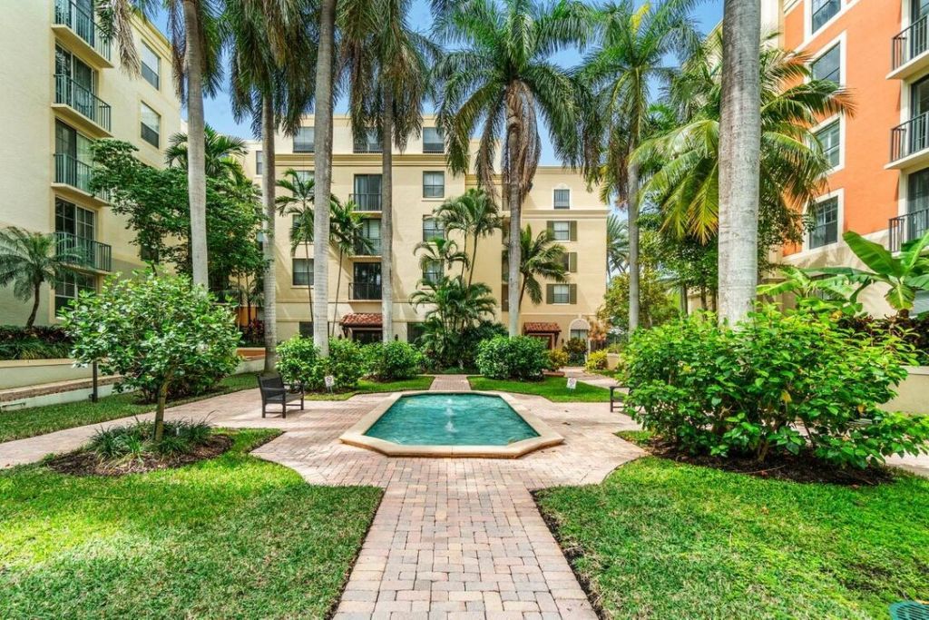 720 S Sapodilla Avenue, Unit 206, West Palm Beach, FL 33401 Photo