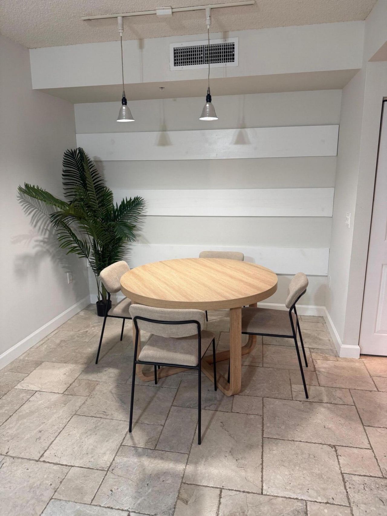 720 S Sapodilla Avenue, Unit 206, West Palm Beach, FL 33401 Photo