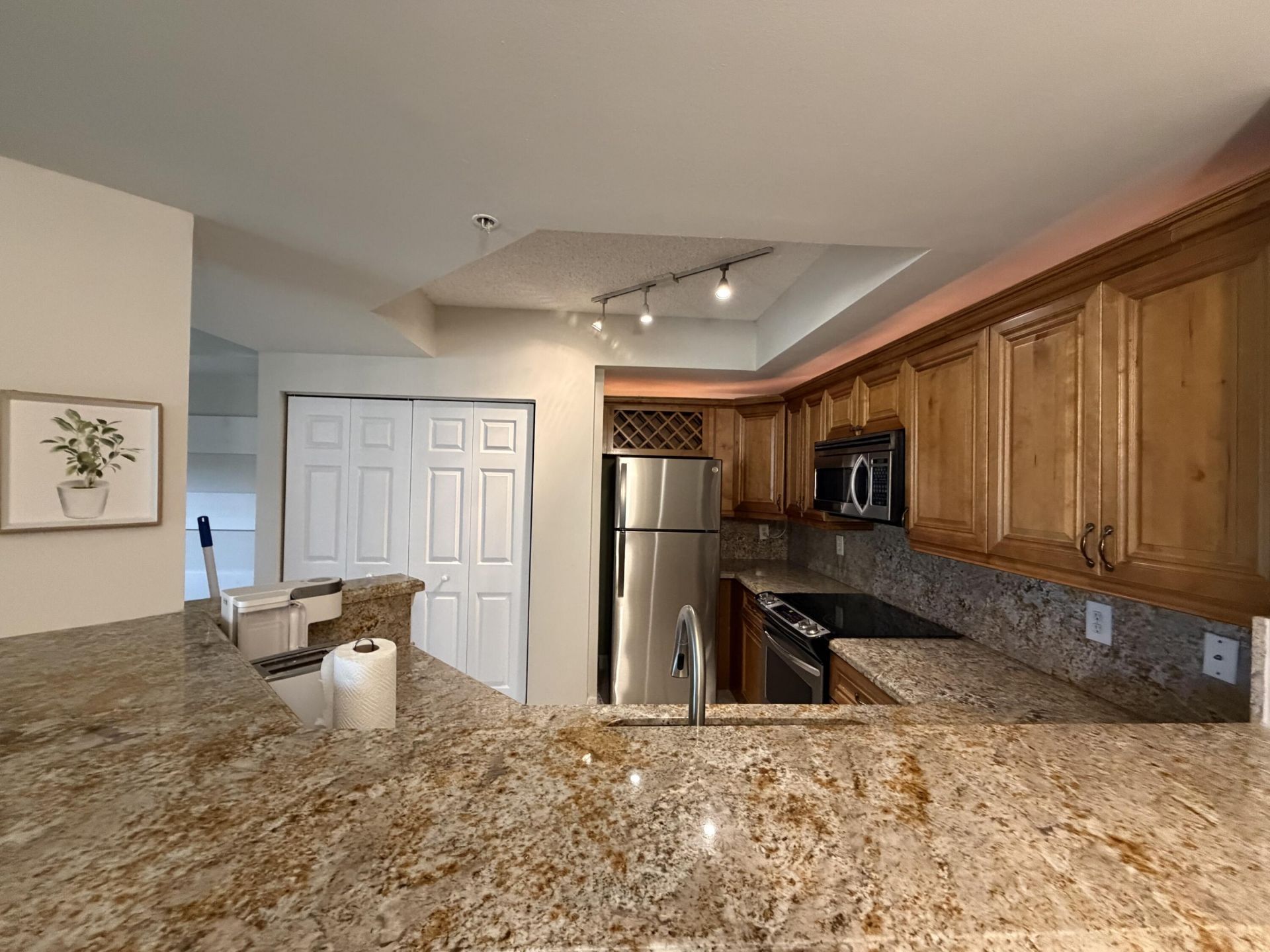 720 S Sapodilla Avenue, Unit 206, West Palm Beach, FL 33401 Photo