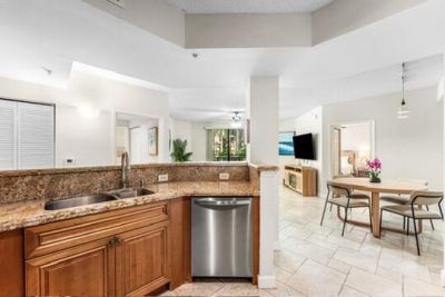 720 S Sapodilla Avenue, Unit 206, West Palm Beach, FL 33401 Photo