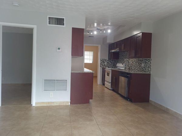 1011 NE 8th Avenue, Unit 5, Fort Lauderdale, FL 33304