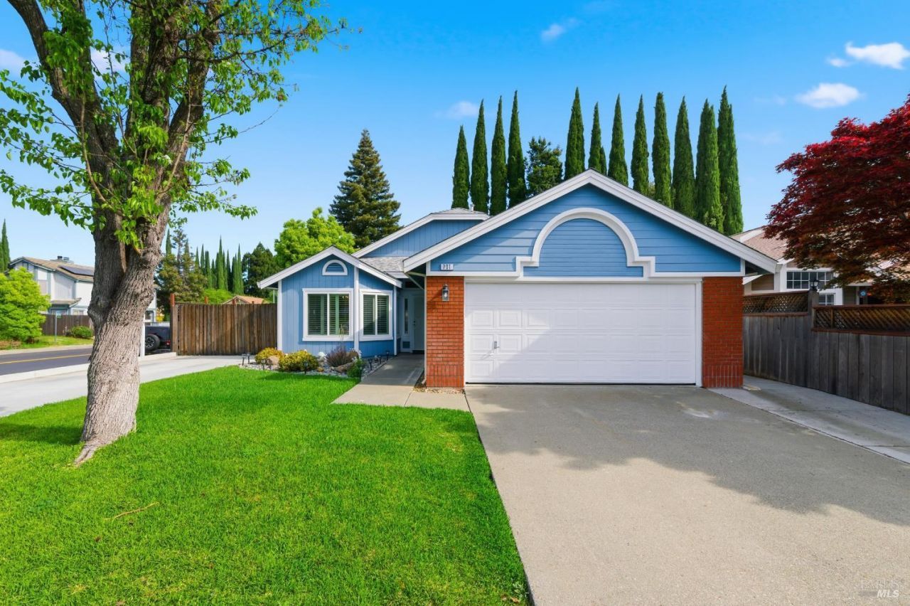 701 Oak Brook Drive, Vacaville, CA 95687 Main Photo
