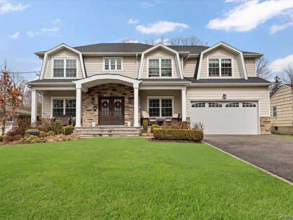 42 Meadowbrook Road, Syosset, NY 11791