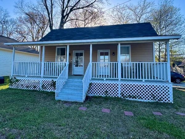 520 S Broadway St., Tupelo, MS 38804