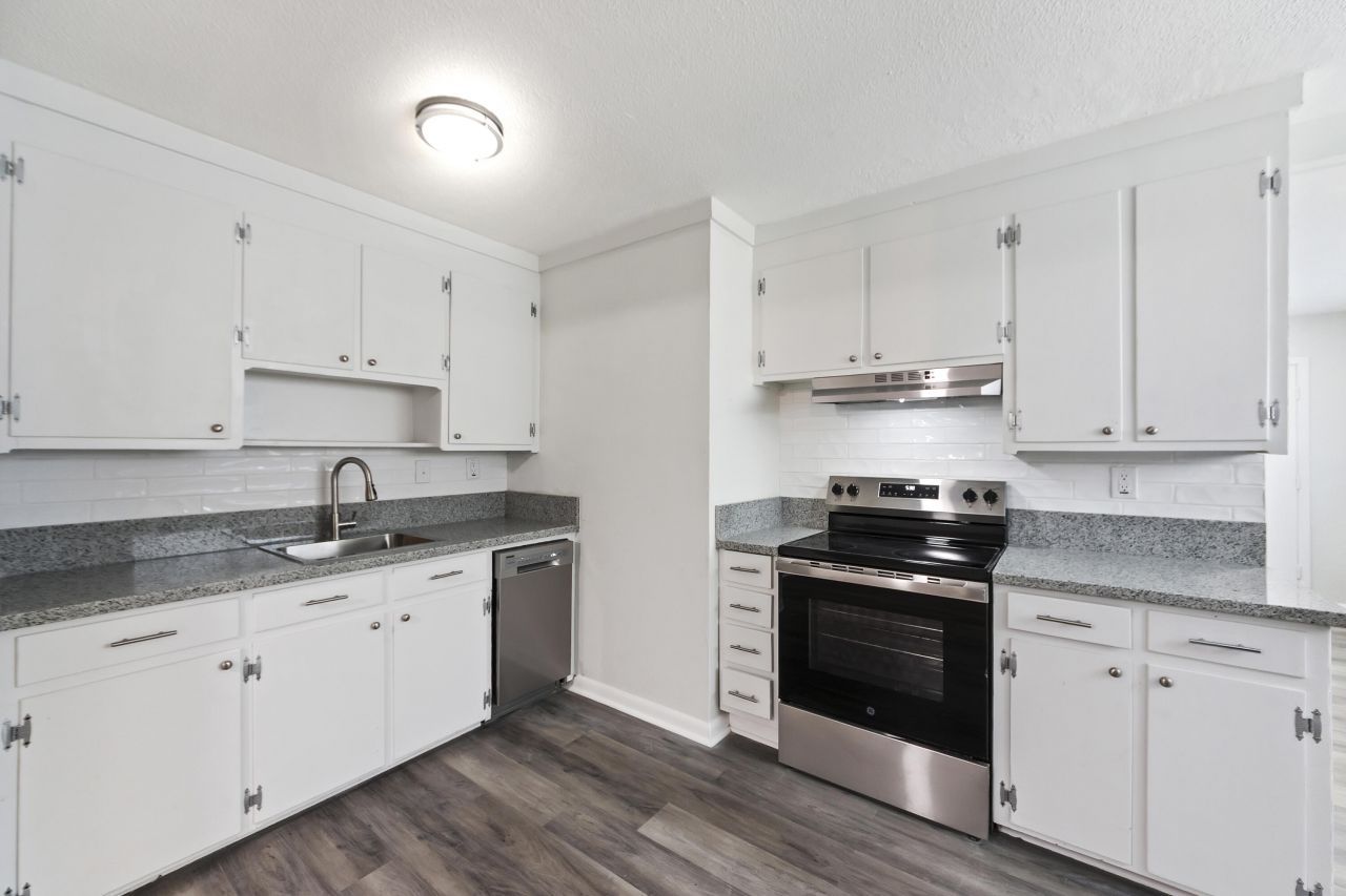 2710 Leola Street Photo 11