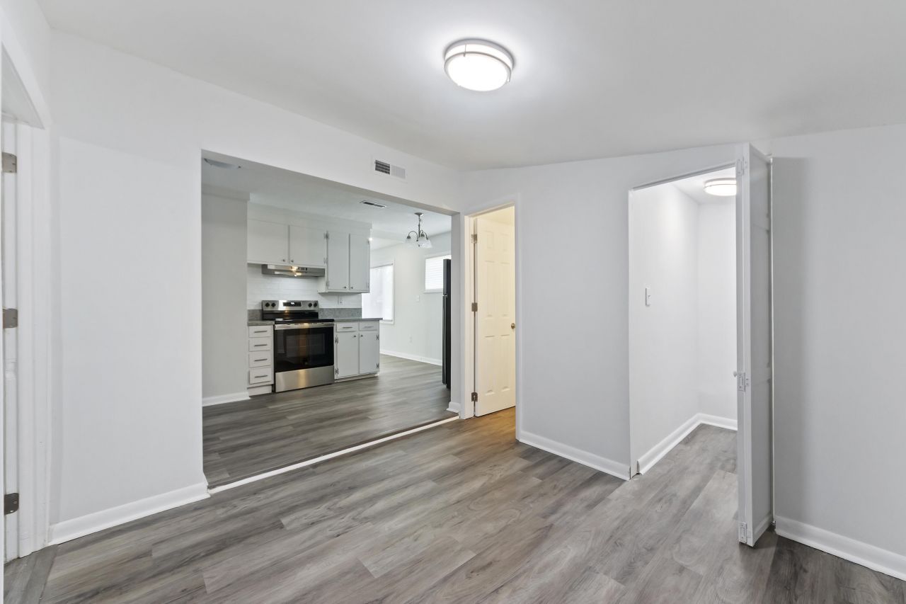 2710 Leola Street Photo 14