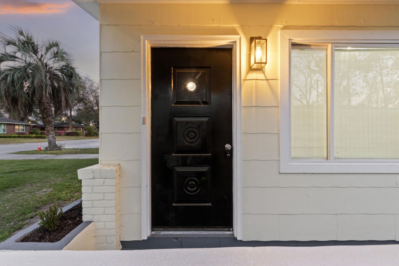 2710 Leola Street Photo 4