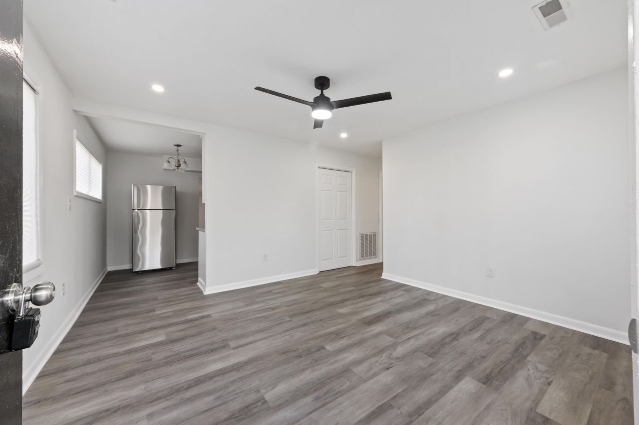 2710 Leola Street Photo 7