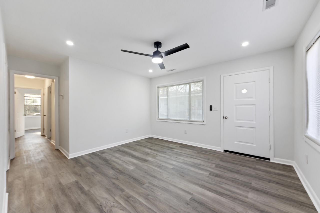 2710 Leola Street Photo 8