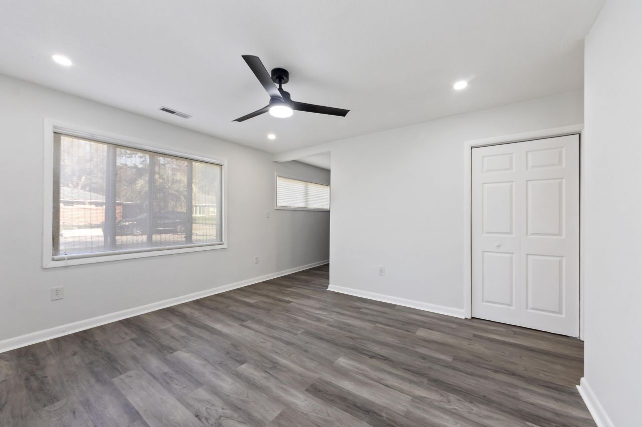 2710 Leola Street Photo 9