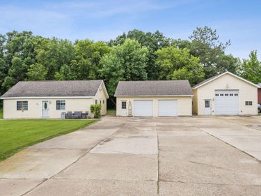 6801 1st Street N, Moorhead, MN 56560