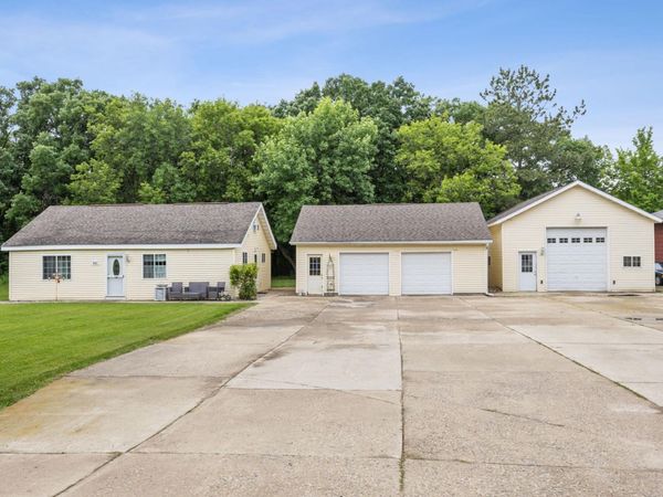 6801 1st Street N, Moorhead, MN 56560