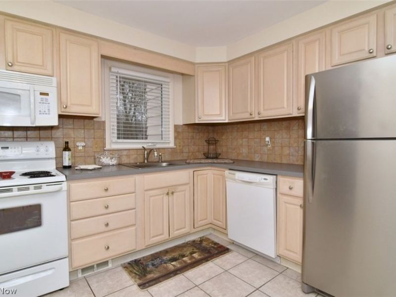 6419 Longridge Road, Mayfield Heights, OH 44124 Photo 12