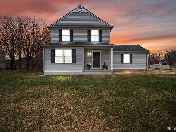 990 Waters Edge Lane, Fenton, MI 48430