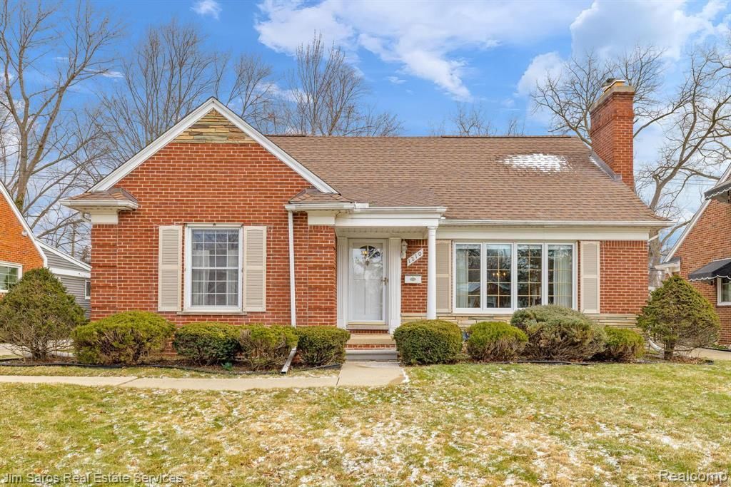 1210 Fairholme Road, Grosse Pointe Woods, MI 48236 Main Photo