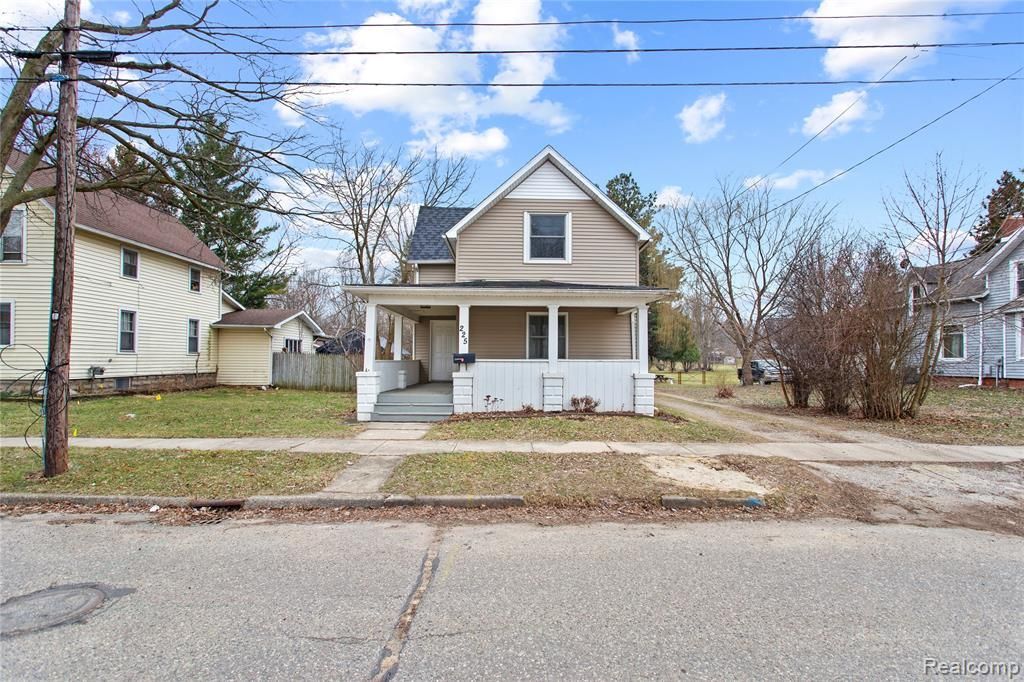 225 W Ridge Street, Owosso, MI 48867 Main Photo