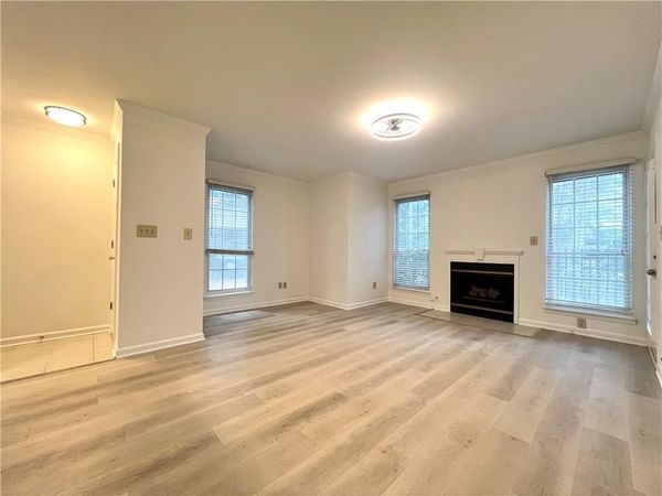 125 Granville Court , Atlanta, GA 30328