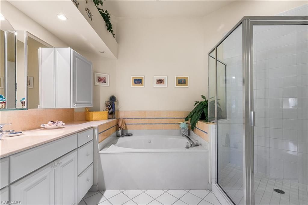 800 L Ambiance Cir, Unit 208, Naples, FL 34108 Photo