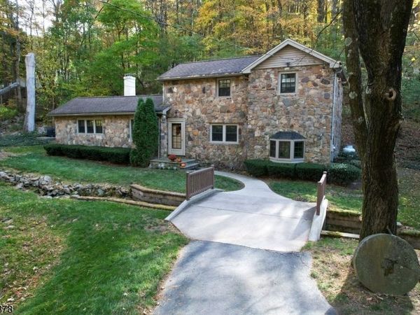 63 Sanatorium Rd, Glen Gardner, NJ 08826