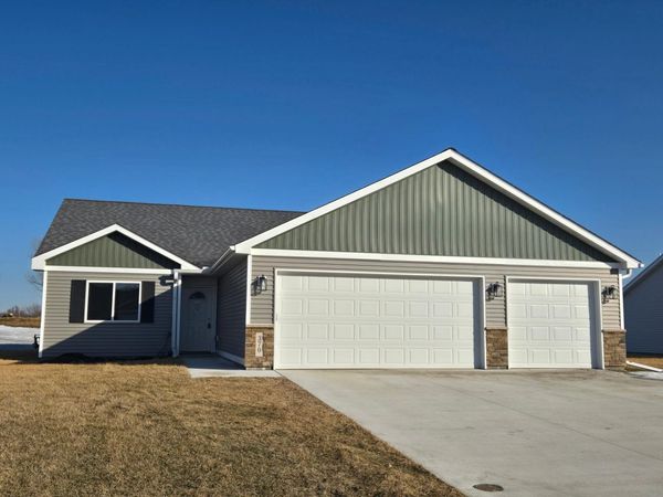 370 Horizon Drive , Le Center, MN 56057