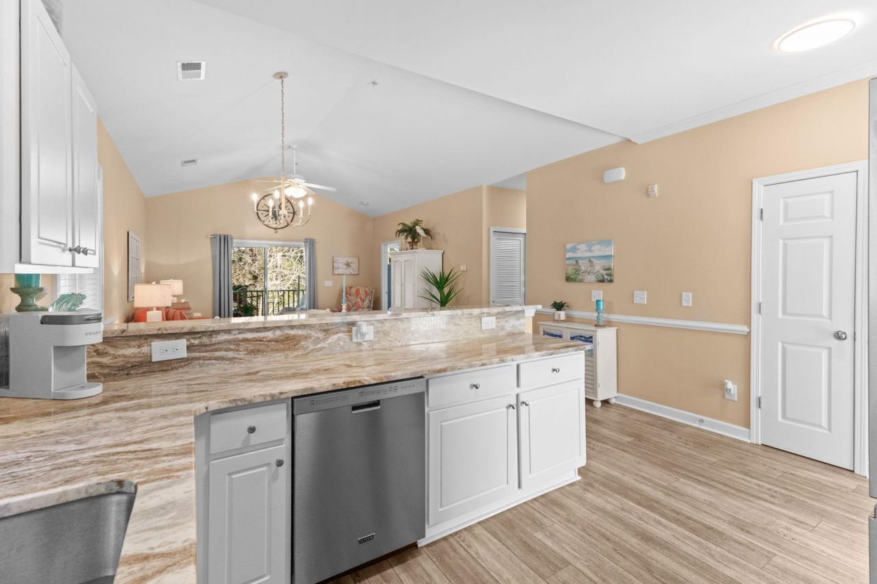 6253 Catalina Dr. Photo 21