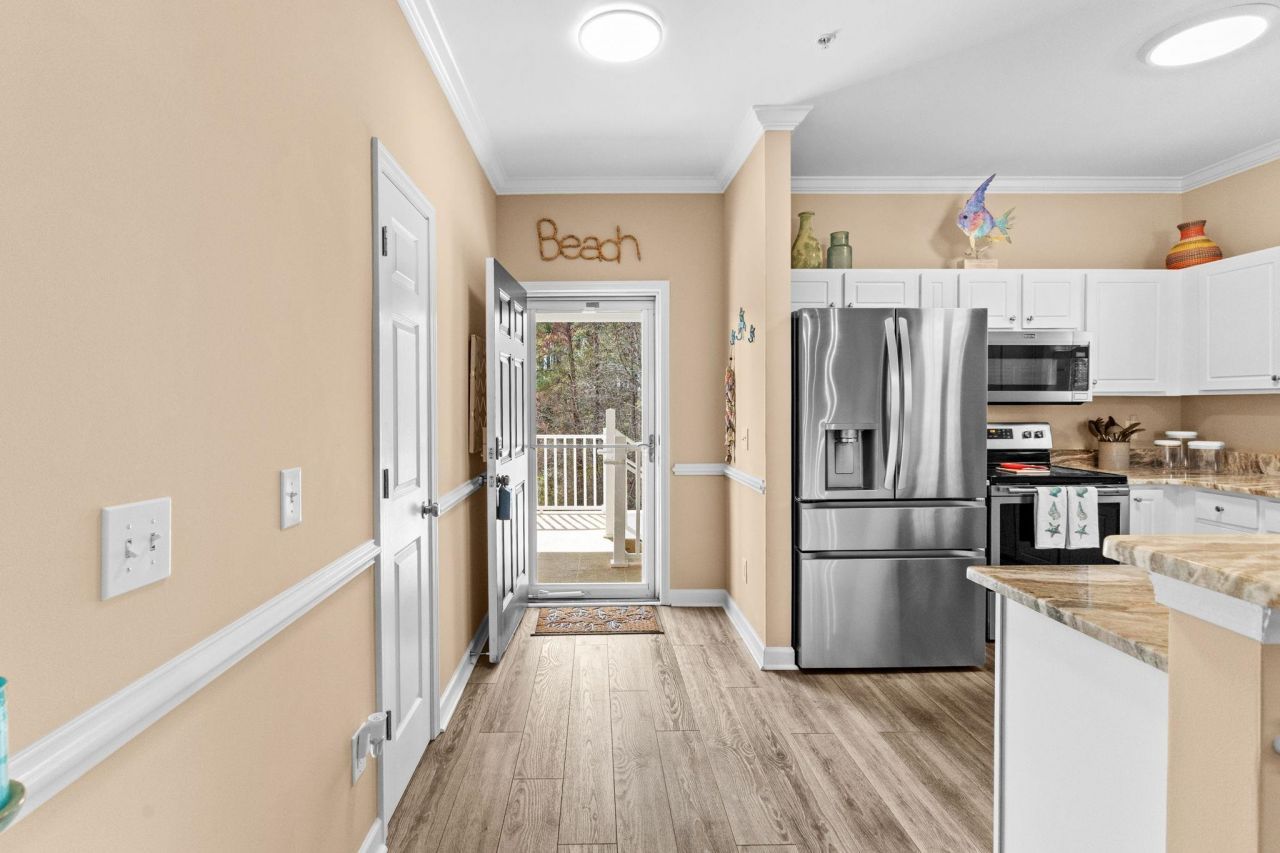 6253 Catalina Dr. Photo 7