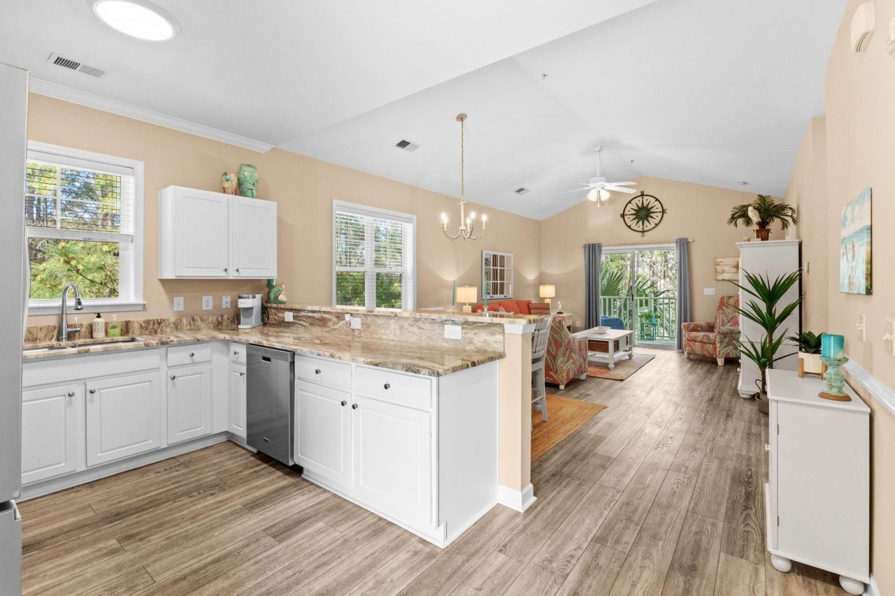 6253 Catalina Dr. Photo 8