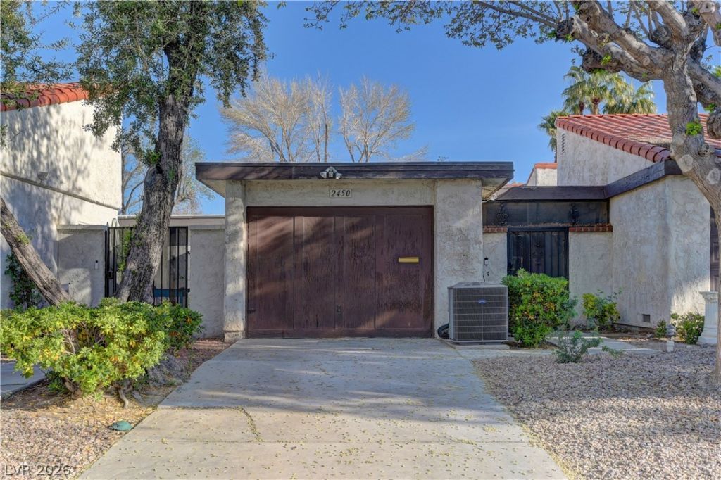 2450 San Lucas Circle, Las Vegas, NV 89121 Main Photo