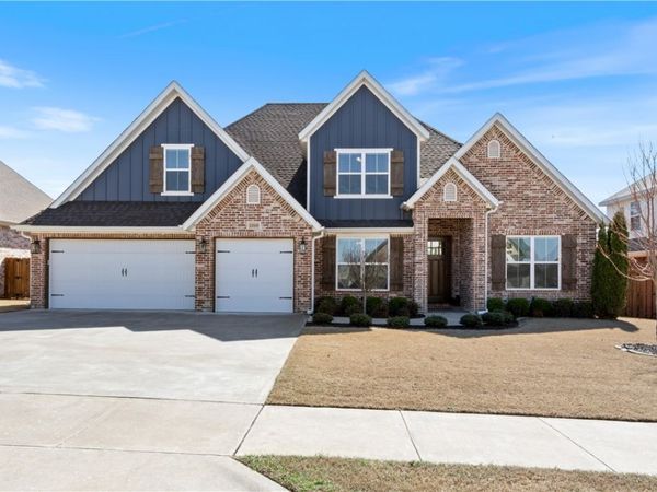 1310 Elizabeth Loop , Bentonville, AR 72713