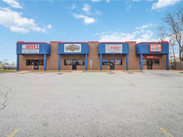 274 E Robinson Avenue, Springdale, AR 72764