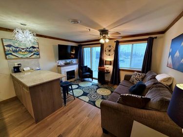 353 Mountain Lodge, Snowshoe, WV 26209