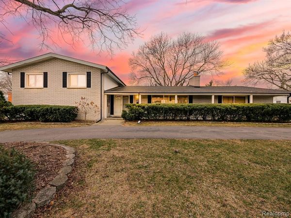6775 Cedarbrook Drive, Bloomfield Hills, MI 48301