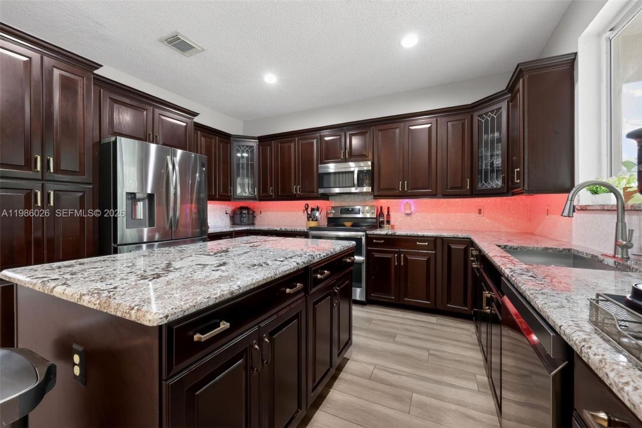 1776 NW 78th Ave, Pembroke Pines, FL 33024 Photo