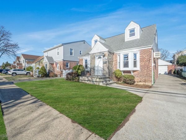 48 Winthrop Street , New Hyde Park, NY 11040