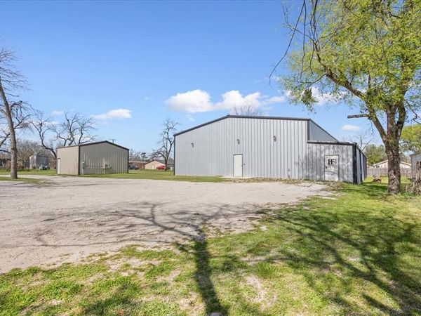 302 N Elm Avenue , Hubbard, TX 76648