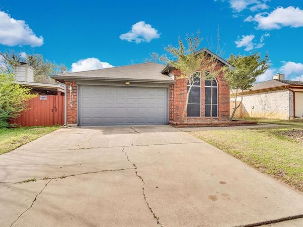 324 Faircrest Drive, Arlington, TX 76018