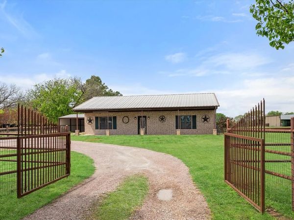 504 N Texas Street, Tioga, TX 76271