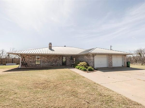 1007 W South Street , Henrietta, TX 76365