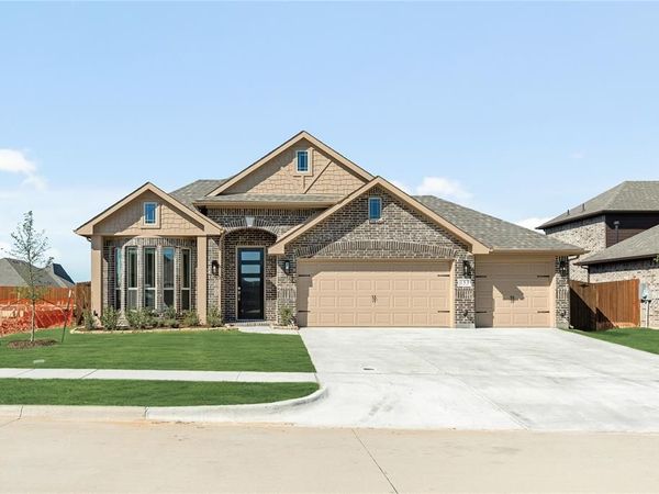 153 Claywood Drive, Glenn Heights, TX 75154