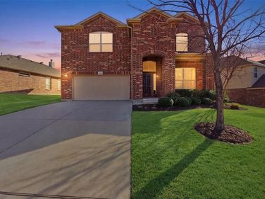 2745 Albatross Lane, Fort Worth, TX 76177