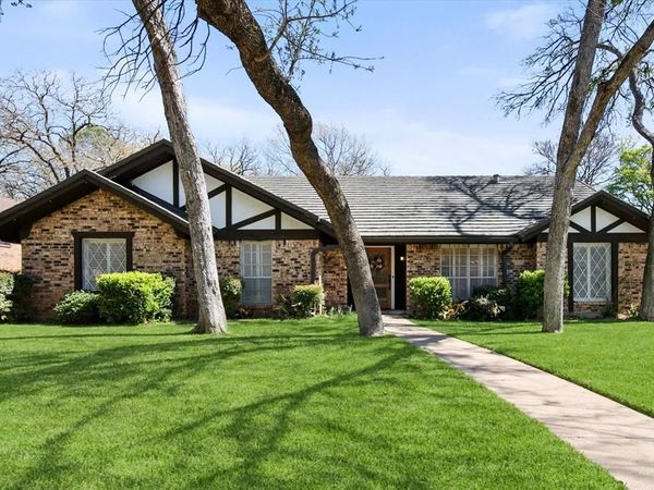 1809 Hillvalley Drive, Arlington, TX 76013